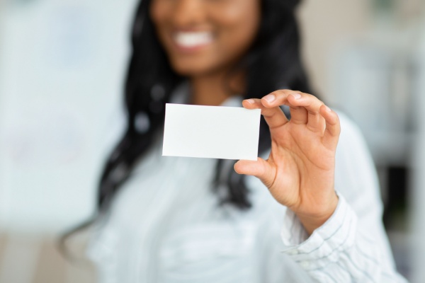 Aide à la personne : on connaît les modalités de mise en place de la carte professionnelle !